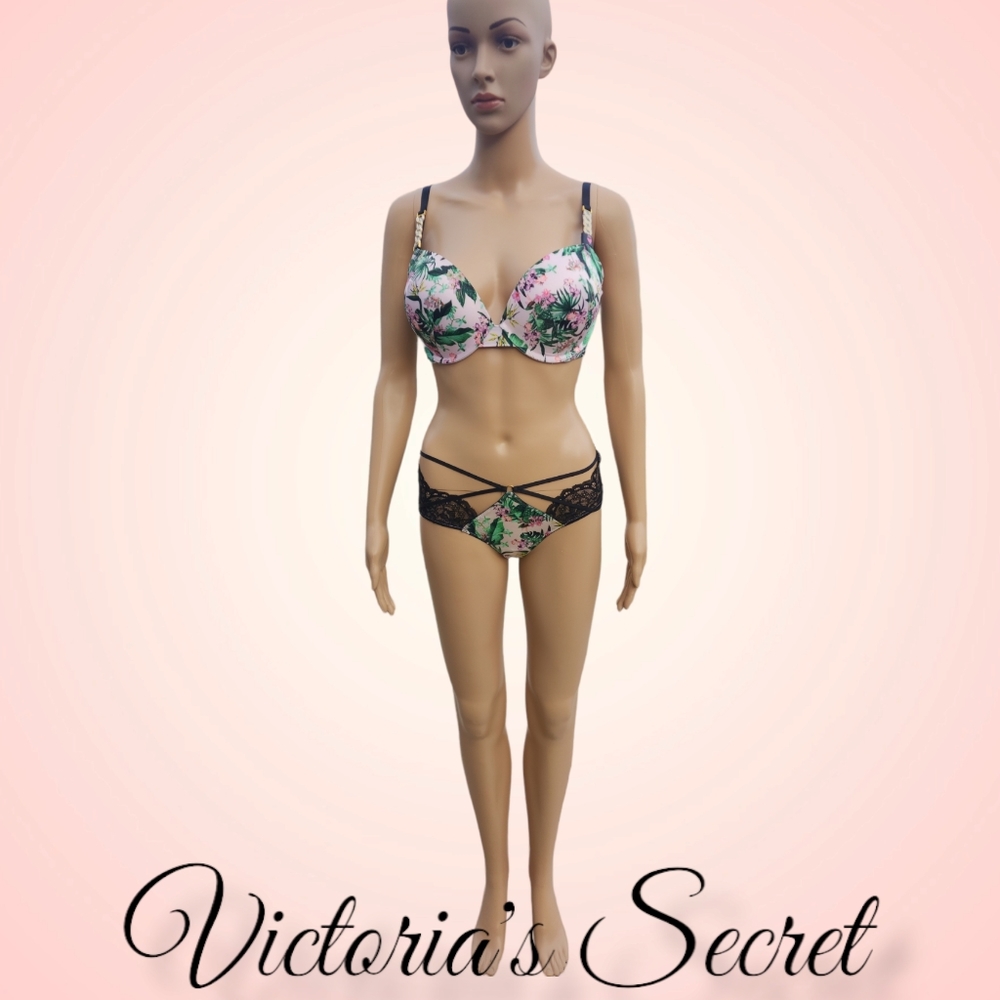 NWT Victoria's Secret Very Sexy Bra & Very Sexy Strappy Panty Set
